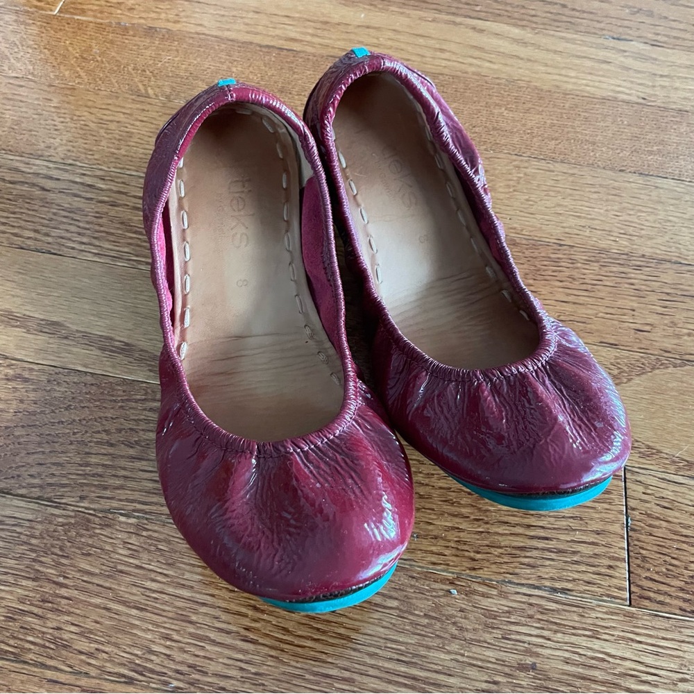 Tieks Patent Leather Ballet Flats Womens Size 8 Ruby Red Foldable Comfort Shoes - Picture 6 of 7